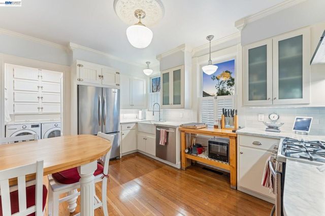 1202 Grand St, Alameda, CA 94501