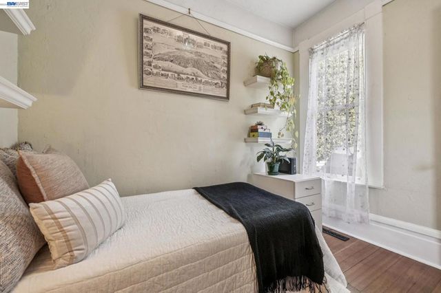 1202 Grand St, Alameda, CA 94501