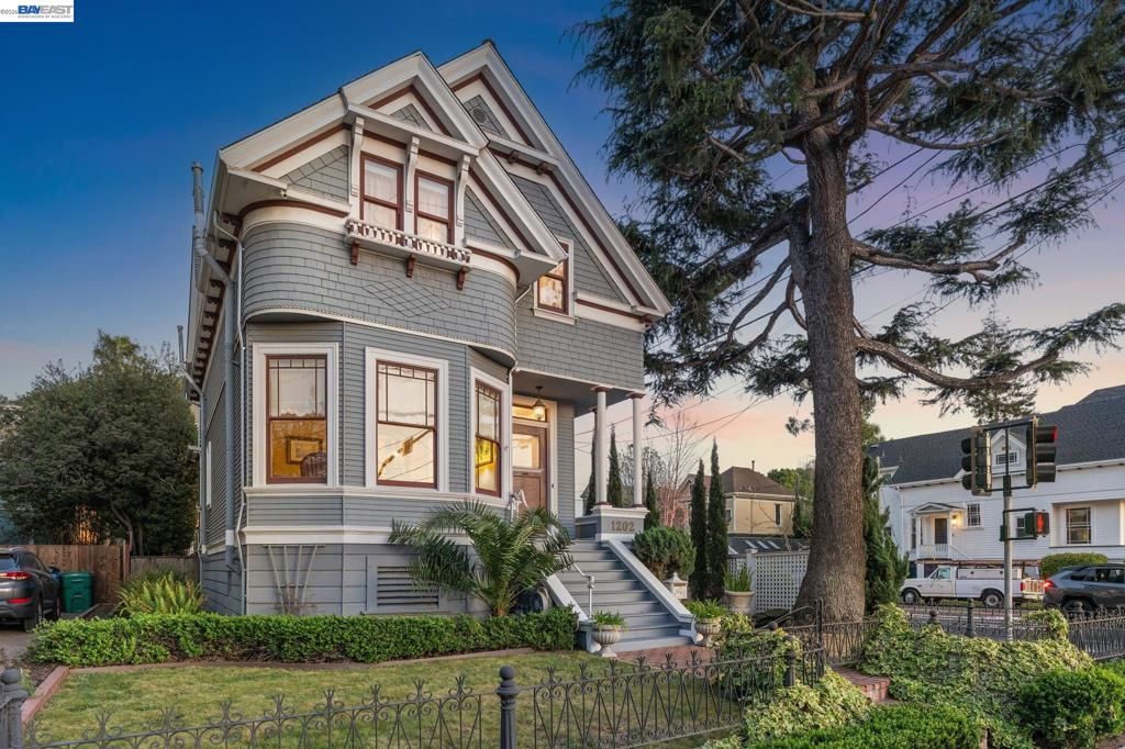 1202 Grand St, Alameda, CA 94501