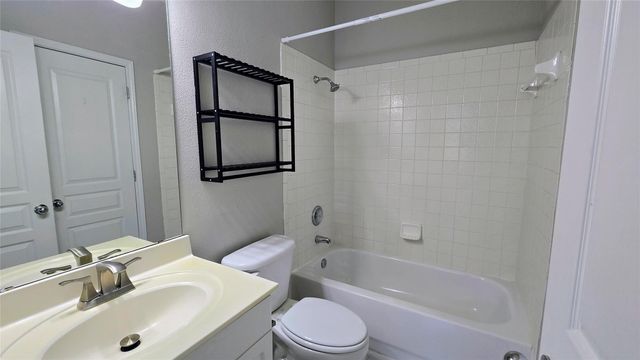 3300 Forest Creek DR 31, Round Rock, TX 78664