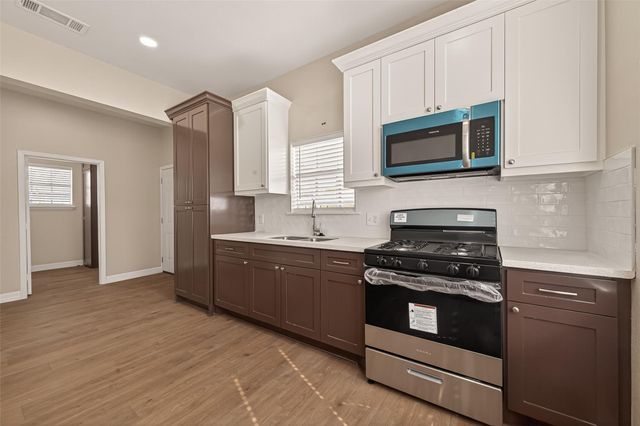 7927 Brays Street B, Houston, TX 77012