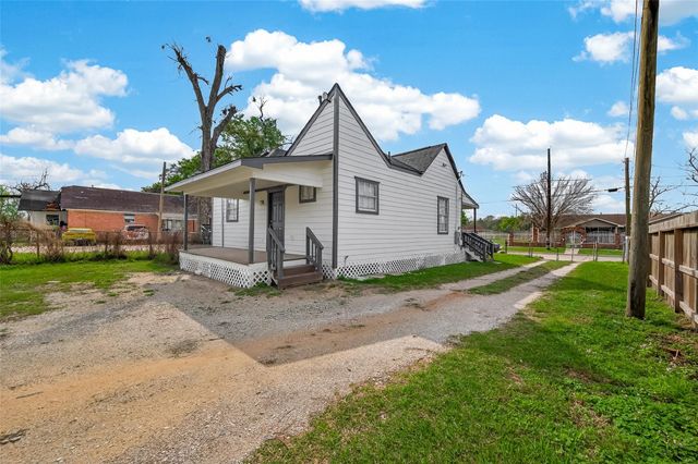7927 Brays Street B, Houston, TX 77012