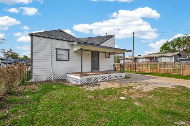 7927 Brays Street B, Houston, TX 77012