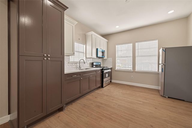 7927 Brays Street B, Houston, TX 77012