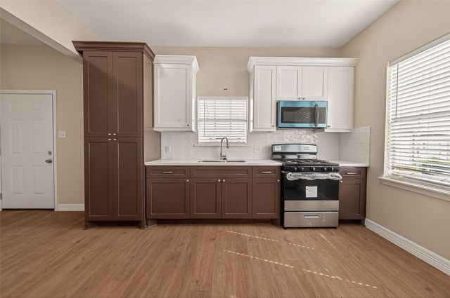 7927 Brays Street B, Houston, TX 77012