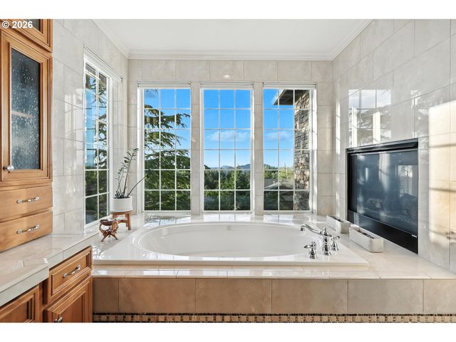 8547 Se CONSTANCE Dr, Happy Valley, OR 97086