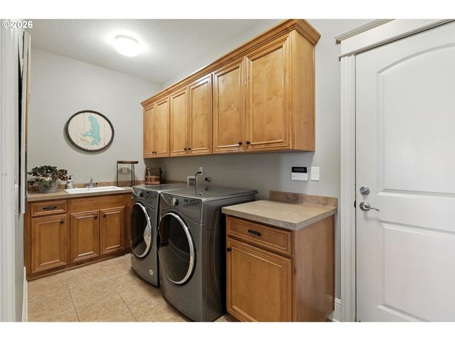 8547 Se CONSTANCE Dr, Happy Valley, OR 97086