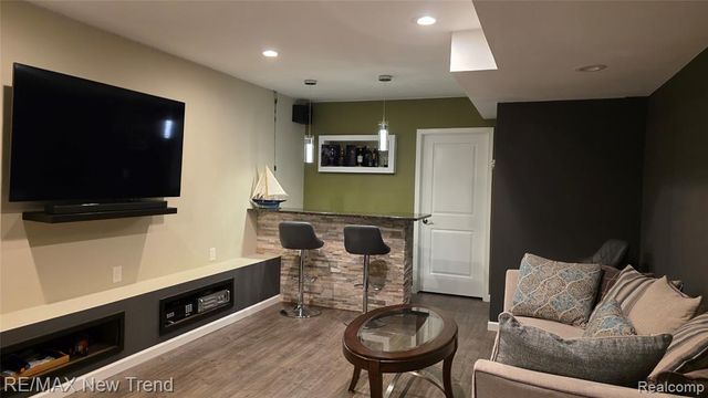 49717 Hartwick Drive, Novi, MI 48374