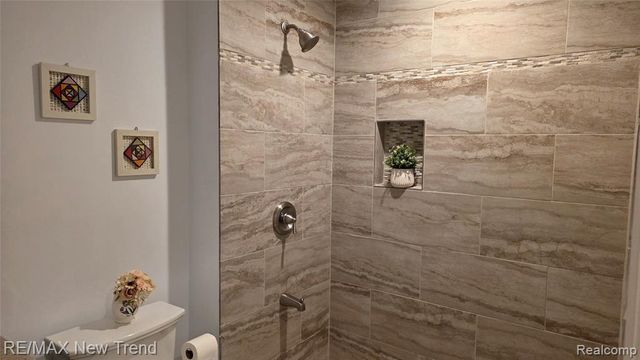 49717 Hartwick Drive, Novi, MI 48374