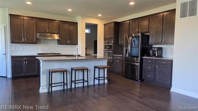 49717 Hartwick Drive, Novi, MI 48374