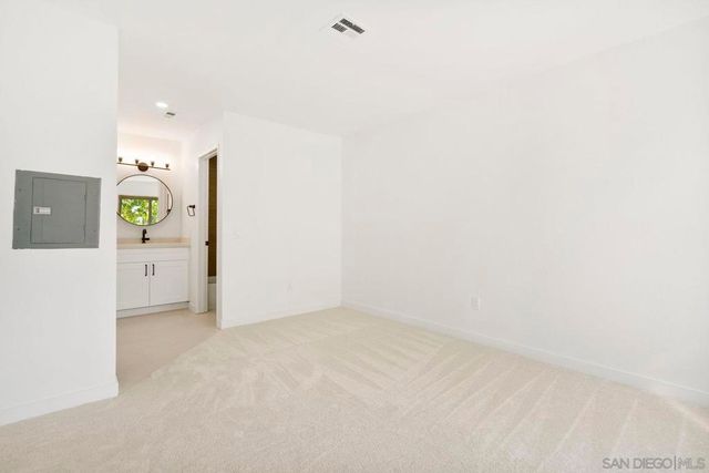 10668 Dabney Dr 122, San Diego, CA 92126