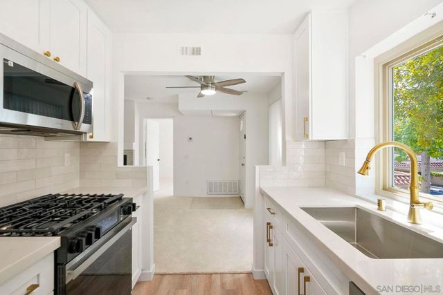 10668 Dabney Dr 122, San Diego, CA 92126