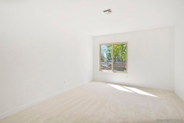 10668 Dabney Dr 122, San Diego, CA 92126