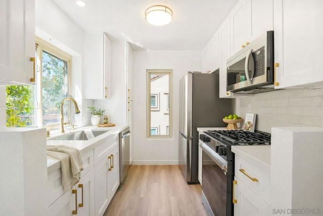 10668 Dabney Dr 122, San Diego, CA 92126