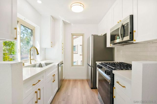 10668 Dabney Dr 122, San Diego, CA 92126