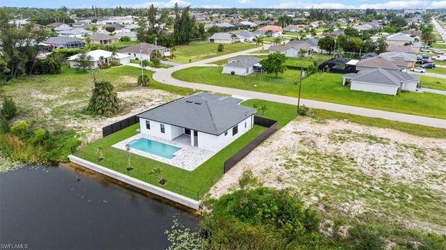 1425 SW 11th CT, Cape Coral, FL 33991
