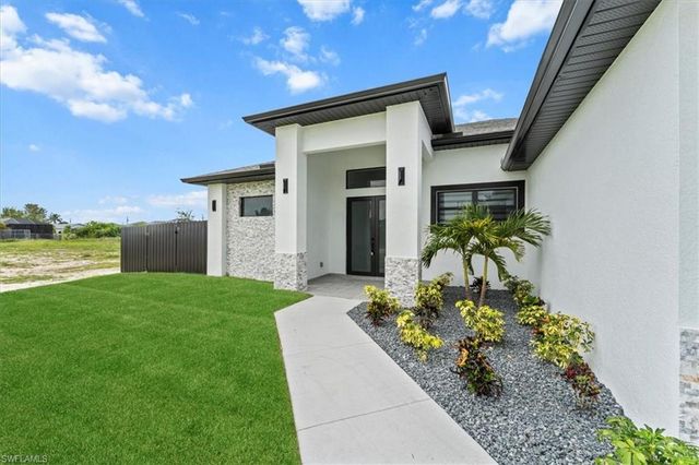 1425 SW 11th CT, Cape Coral, FL 33991
