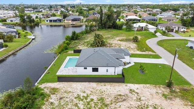 1425 SW 11th CT, Cape Coral, FL 33991