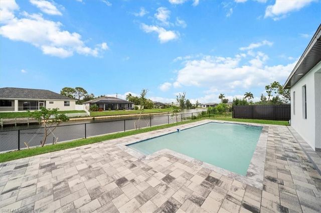 1425 SW 11th CT, Cape Coral, FL 33991