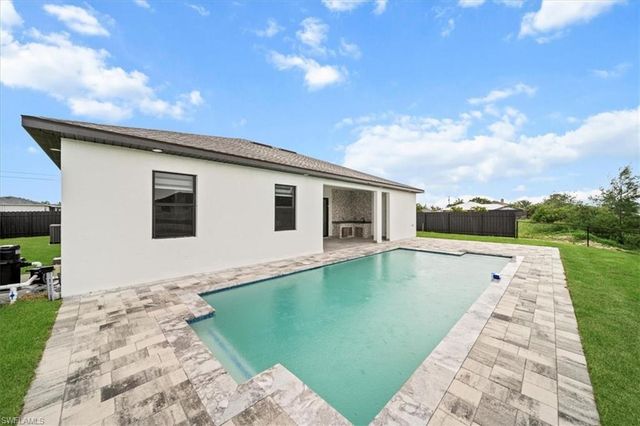 1425 SW 11th CT, Cape Coral, FL 33991