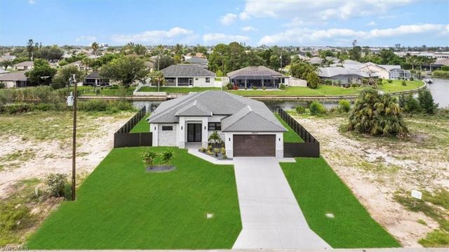 1425 SW 11th CT, Cape Coral, FL 33991
