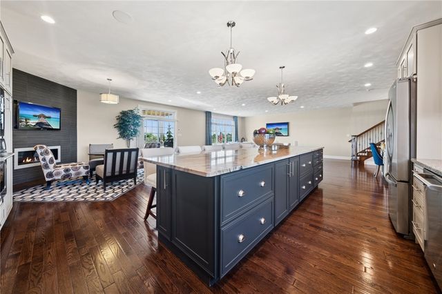 1043 Blackthorne Dr, Penn Twp, PA 15644