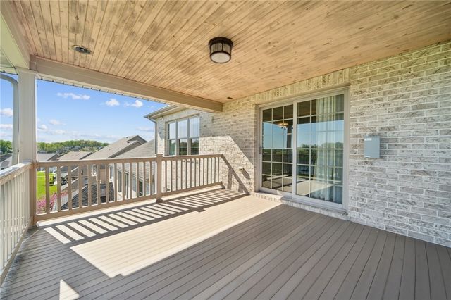 1043 Blackthorne Dr, Penn Twp, PA 15644