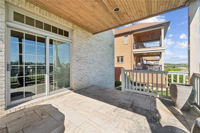 1043 Blackthorne Dr, Penn Twp, PA 15644