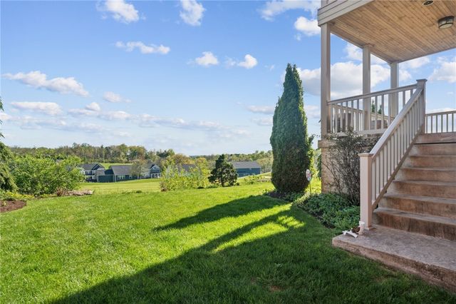 1043 Blackthorne Dr, Penn Twp, PA 15644