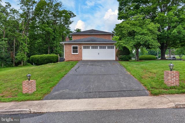 300 ACRE DR, Carlisle, PA 17013