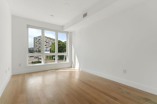 20 W 5th 2L, Boston, MA 02127