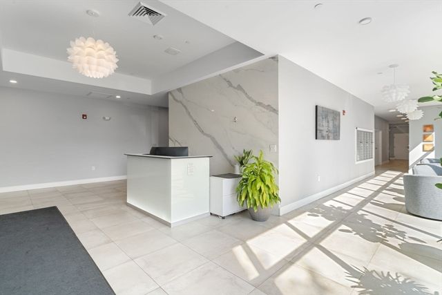 20 W 5th 2L, Boston, MA 02127