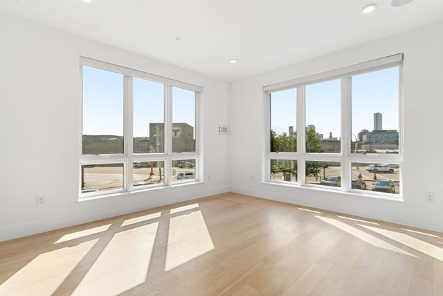 20 W 5th 2L, Boston, MA 02127