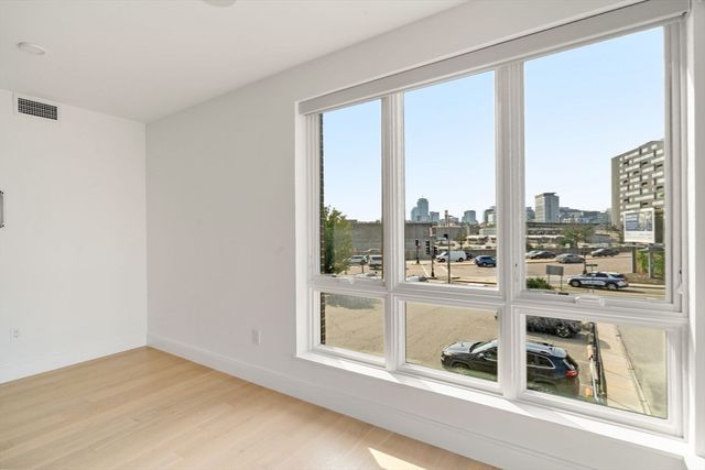 20 W 5th 2L, Boston, MA 02127