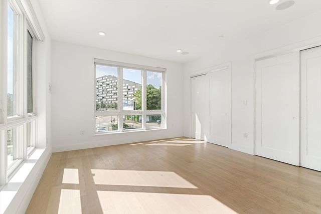 20 W 5th 2L, Boston, MA 02127