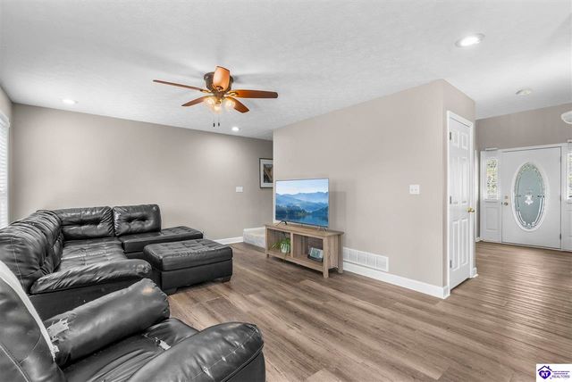 271 Warbler Road, Brandenburg, KY 40108