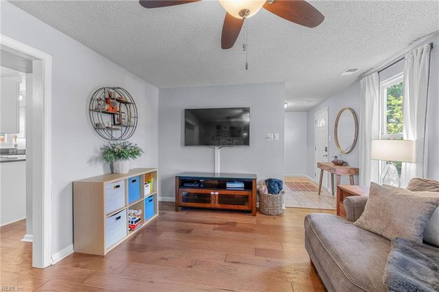 1077 Gauguin DR, Virginia Beach, VA 23454