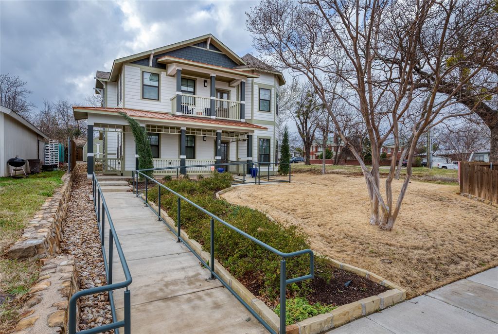 210 E Church Street, Weatherford, TX 76086