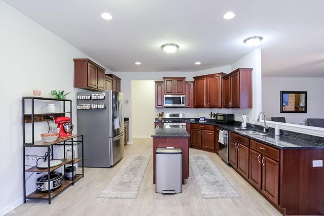 8814 New Heritage Court, Indianapolis, IN 46239