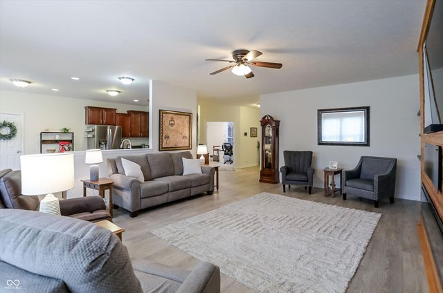 8814 New Heritage Court, Indianapolis, IN 46239