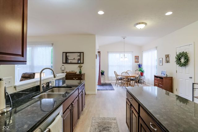 8814 New Heritage Court, Indianapolis, IN 46239