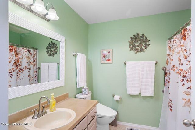 1385 W Woodlawn Dr, Hayden, ID 83835