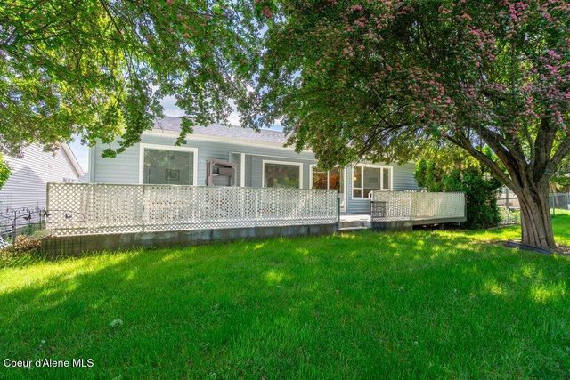 1385 W Woodlawn Dr, Hayden, ID 83835