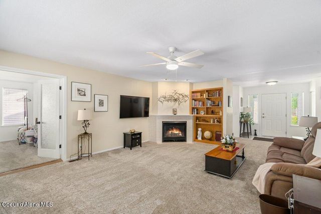 1385 W Woodlawn Dr, Hayden, ID 83835
