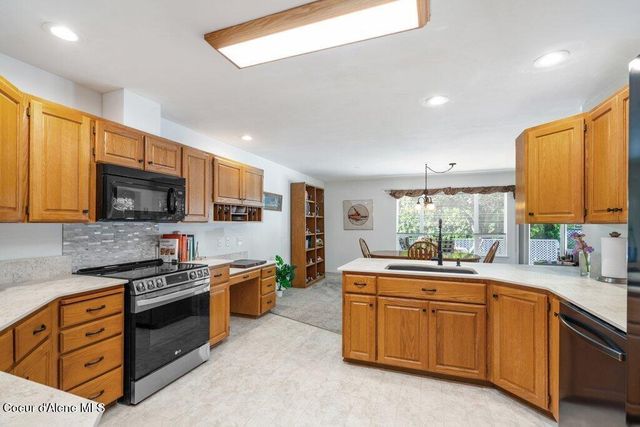 1385 W Woodlawn Dr, Hayden, ID 83835