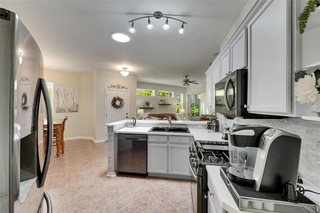 2068 SIFIELD GREENS WAY, Sun City Center, FL 33573