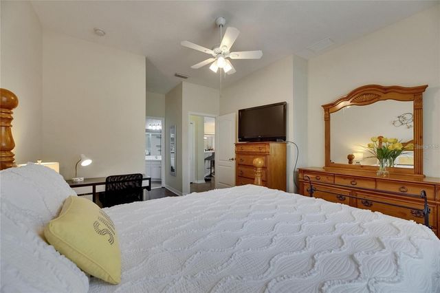 2068 SIFIELD GREENS WAY, Sun City Center, FL 33573