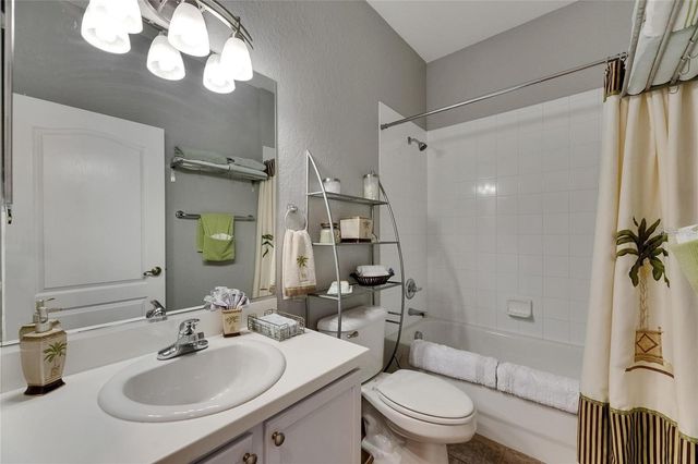 2068 SIFIELD GREENS WAY, Sun City Center, FL 33573