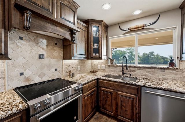 104 Caballos Lane, Springtown, TX 76082