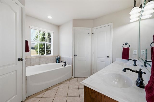 104 Caballos Lane, Springtown, TX 76082